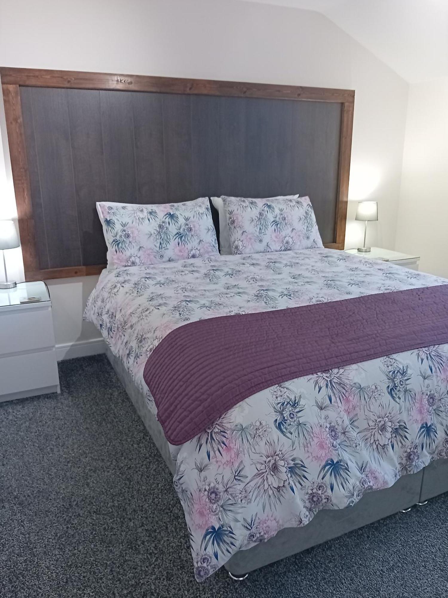 Middle House Bed & Breakfast โคเวนทรี ภายนอก รูปภาพ